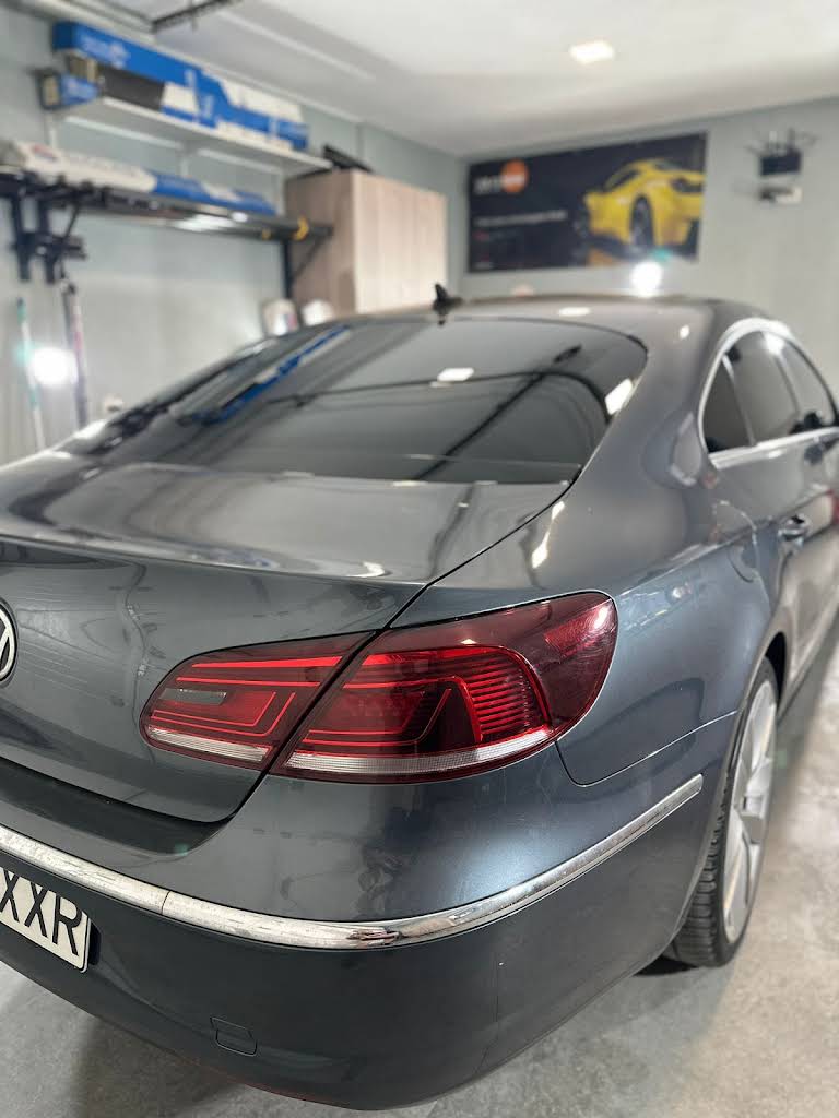 VW CC din spate cu tratament aplicat pe vopsea